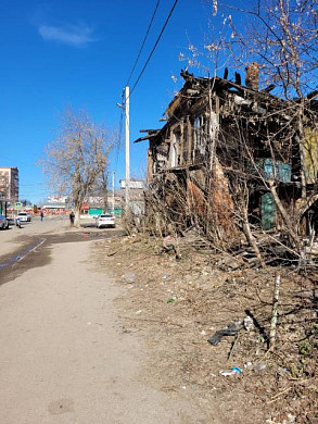 Центр города "украшает" разрушенное здание